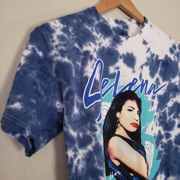 NEW Selena Official Merchandise Queen of Cumbia Blue Tie Dye Graphic T-Shirt Top - Picture 4 of 8